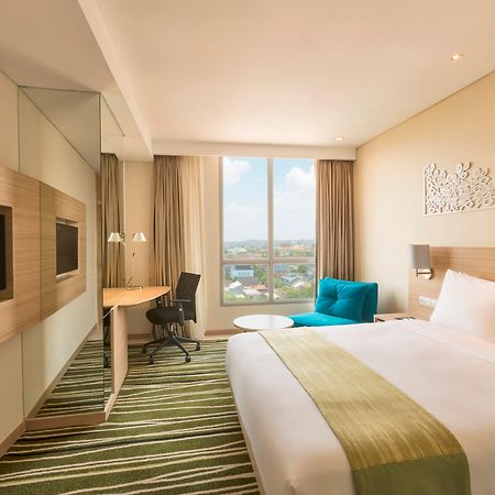 Holiday Inn Express Semarang Simpang Lima By Ihg Exterior foto