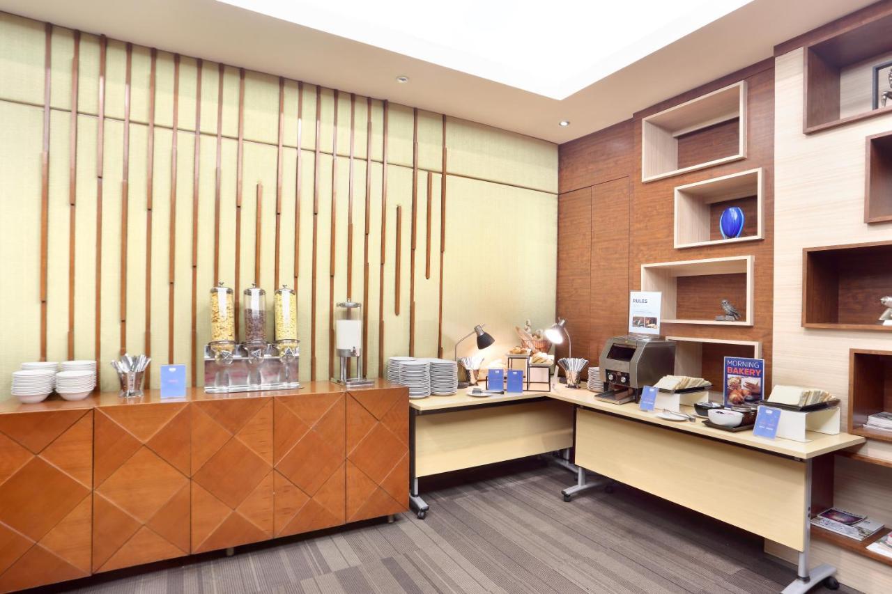 Holiday Inn Express Semarang Simpang Lima By Ihg Exterior foto