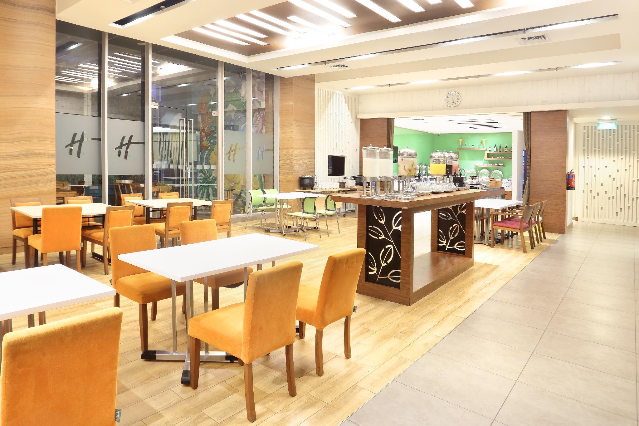 Holiday Inn Express Semarang Simpang Lima By Ihg Exterior foto
