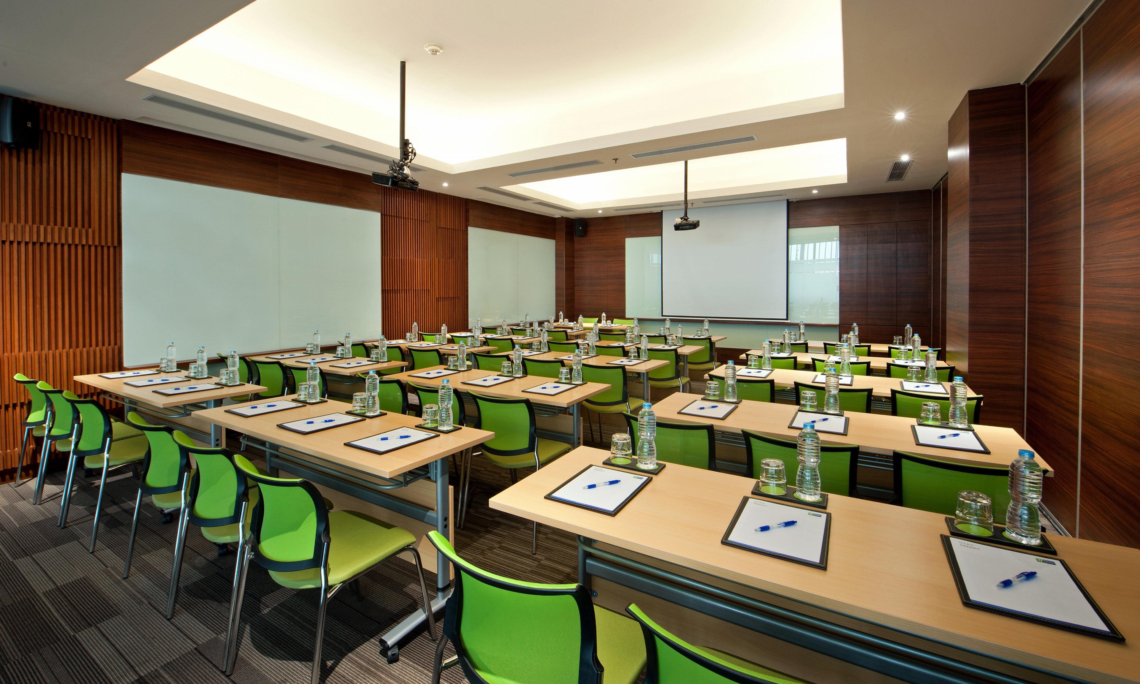 Holiday Inn Express Semarang Simpang Lima By Ihg Exterior foto