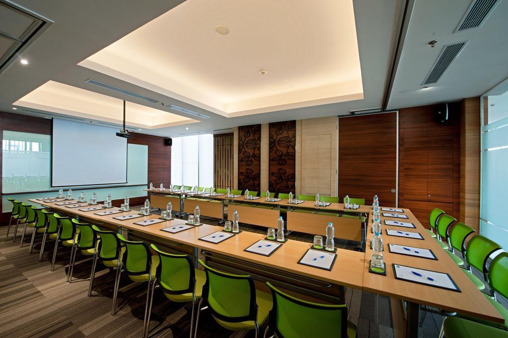 Holiday Inn Express Semarang Simpang Lima By Ihg Exterior foto