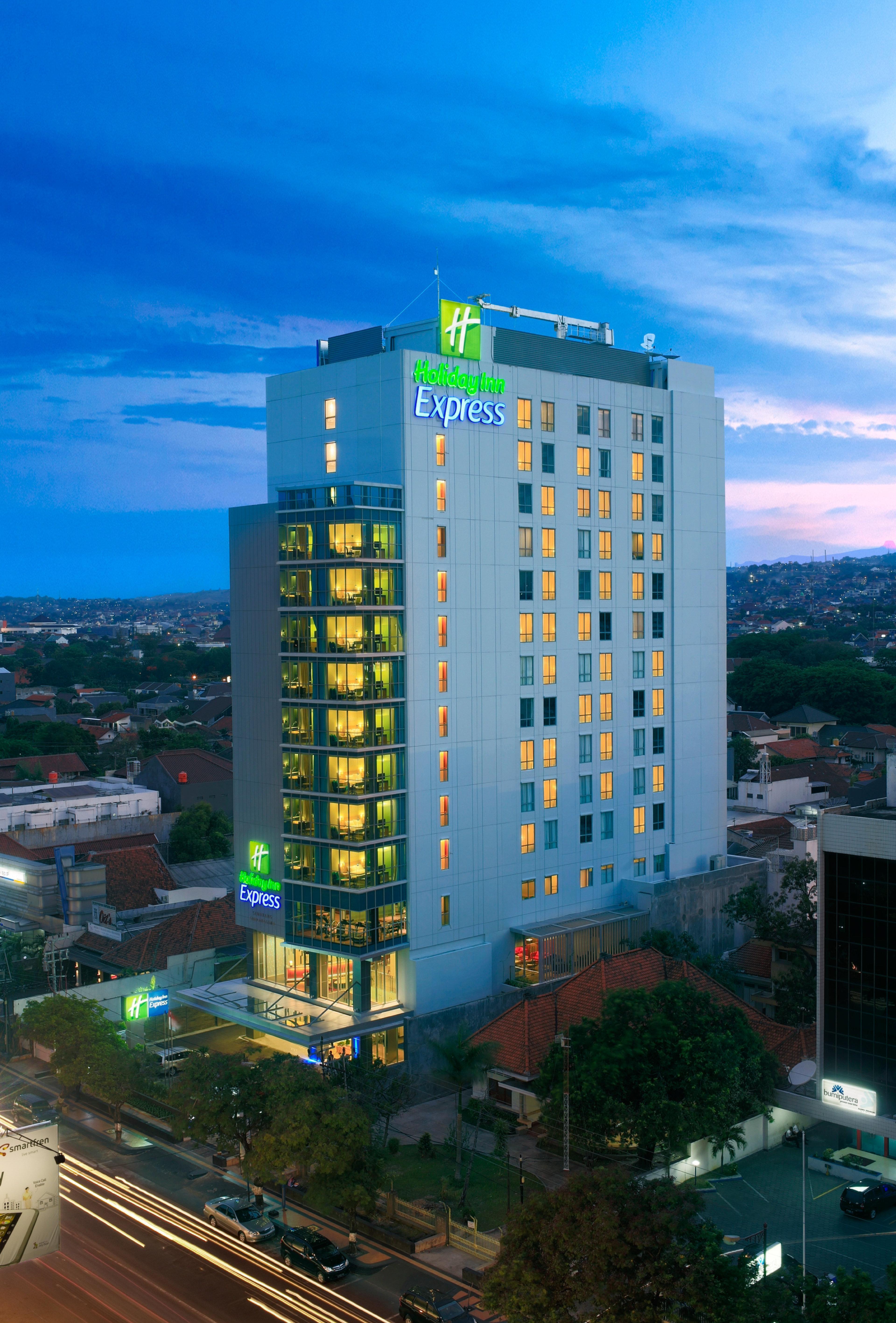 Holiday Inn Express Semarang Simpang Lima By Ihg Exterior foto