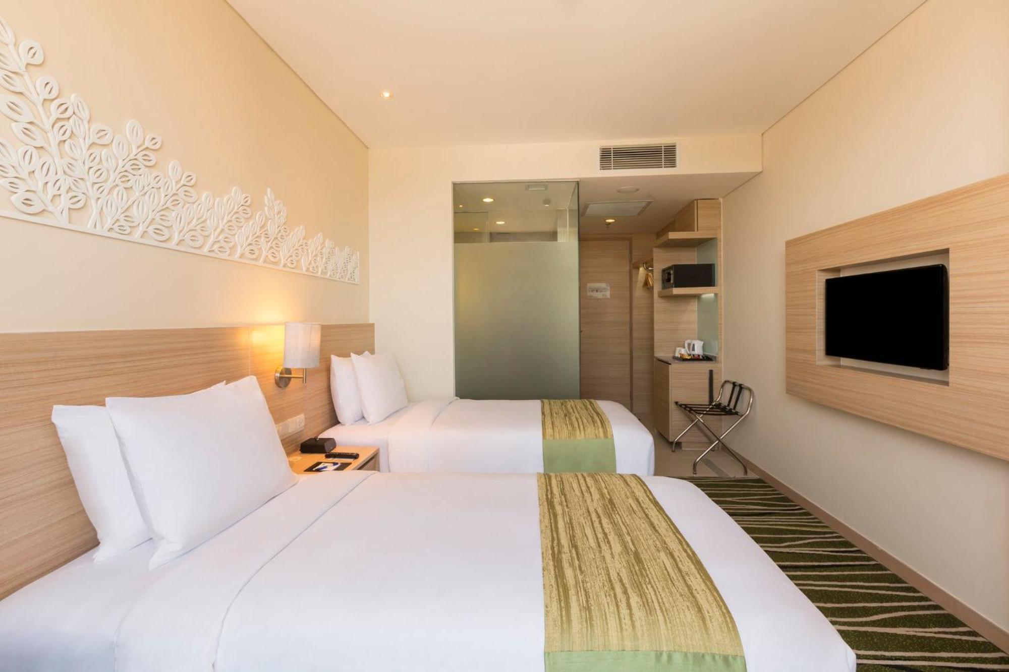 Holiday Inn Express Semarang Simpang Lima By Ihg Exterior foto