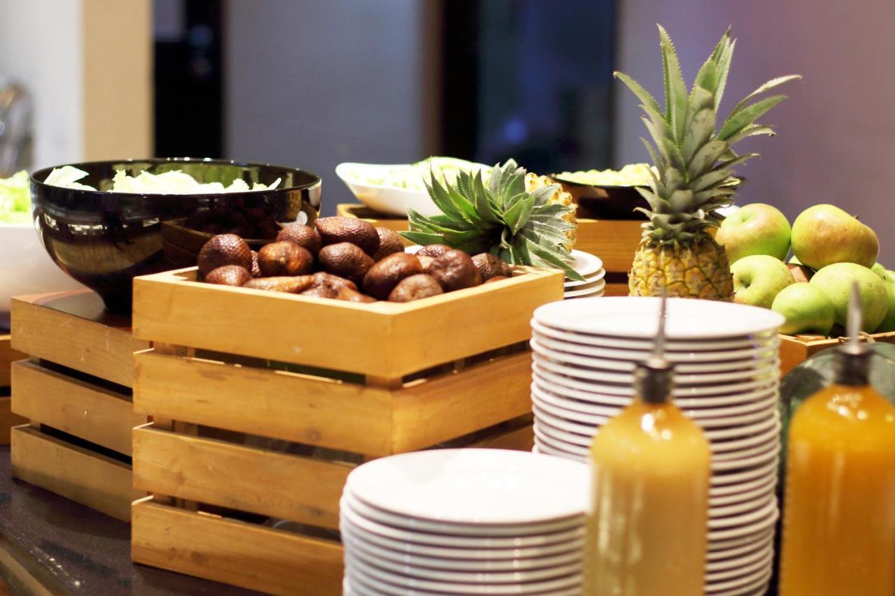 Holiday Inn Express Semarang Simpang Lima By Ihg Exterior foto